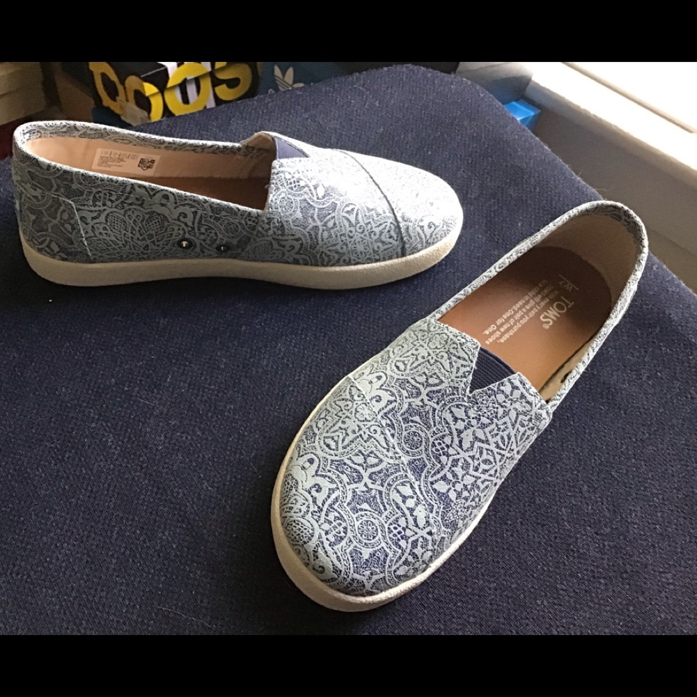 TOMS sneakers New without Tag